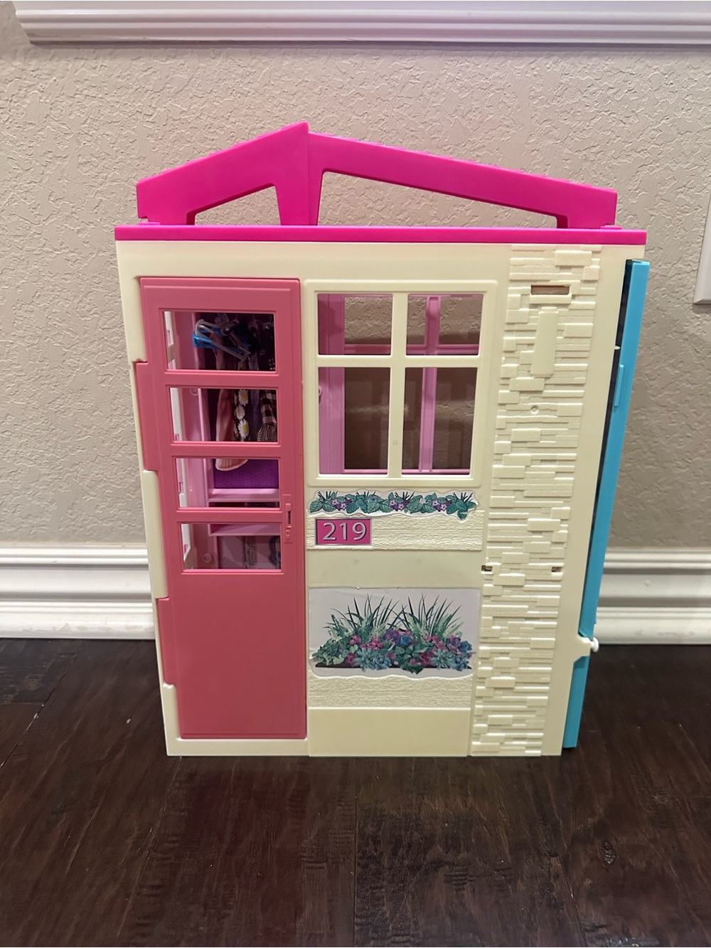 Barbie Close & Go Playset